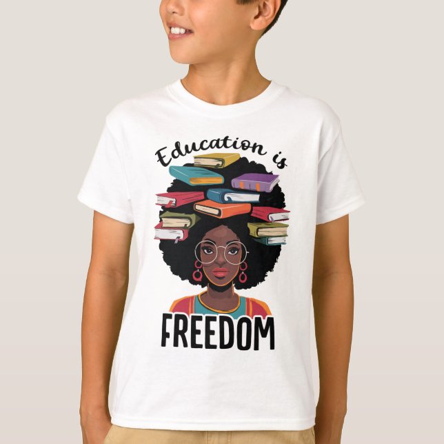 Camiseta Educação É Liberdade Professor Mês da História Neg (Frente)