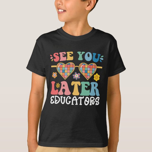 Camiseta Educadores Até Logo Último Dia de Aula Groovy (Frente)