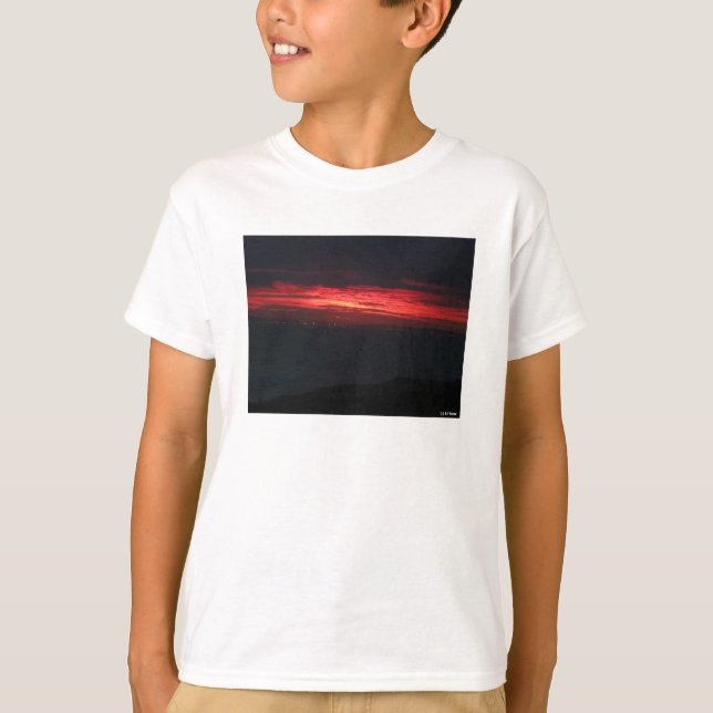 Camiseta Eerie But Beautiful Sunset (Frente)