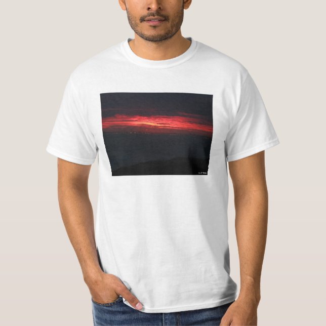 Camiseta Eerie But Beautiful Sunset (Frente)