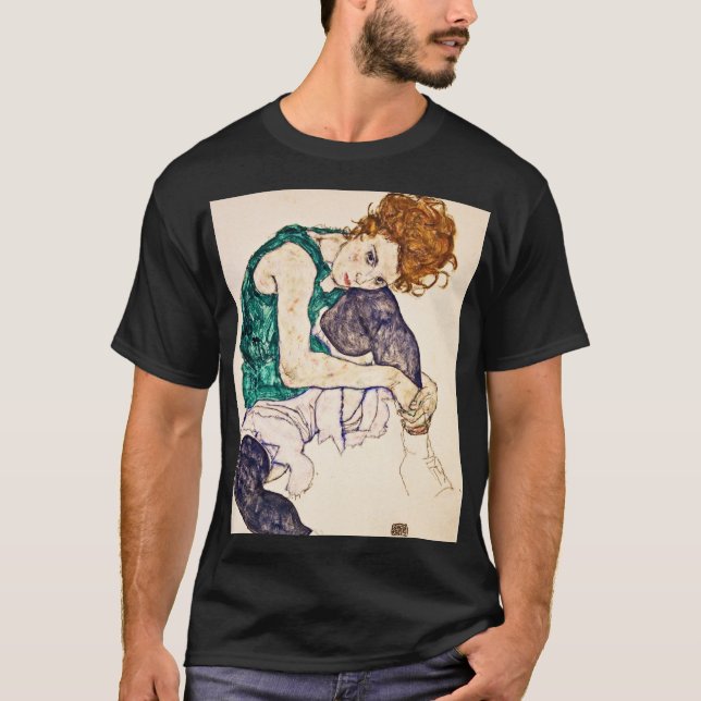 Camiseta Egon Schiele - mulher assentada com os pés (Frente)