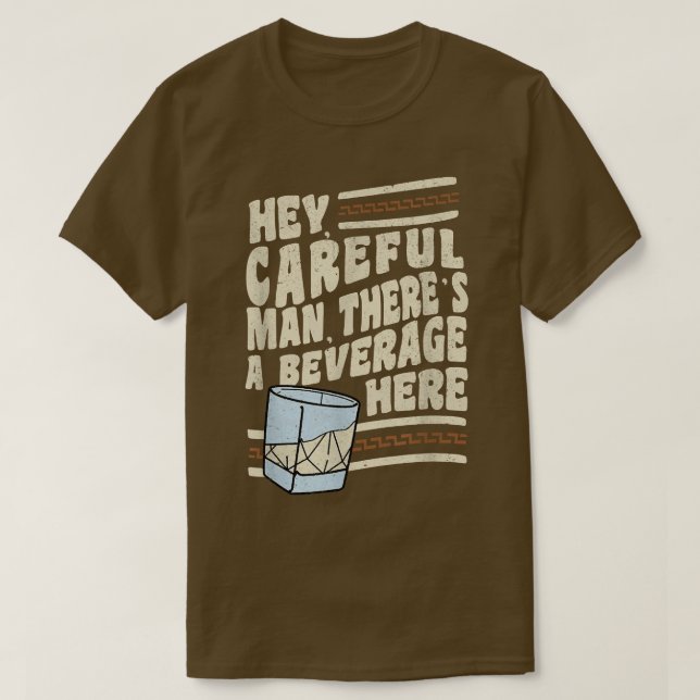 Camiseta Ei, cara cuidadoso, tem uma bebida aqui (Frente do Design)