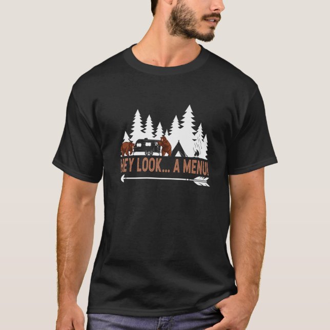 Camiseta Ei, Olhe Um Menu Engraçado Acampamento Engraçado A (Frente)