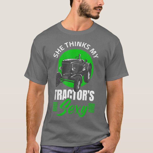 Camiseta Ela acha que os meus tratores dizem para um fazend (Frente)