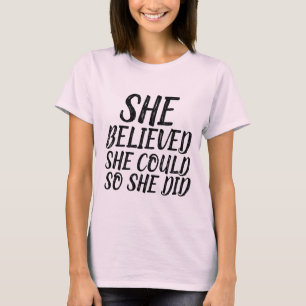 Camiseta ELA ACREDITAVA QUE PODERIA ASSIM FAZER MINHAS T-Sh