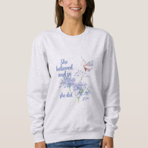 Camiseta Ela acreditou e assim Citação Motivacional Borbole