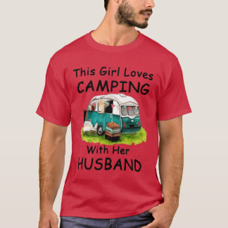 CAMISETA ELA ADORA ACAMPAR COM O MARIDO