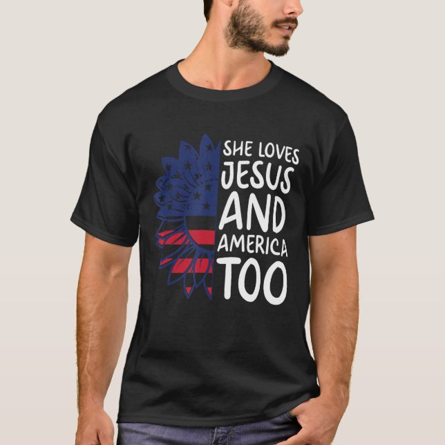 Camiseta Ela ama Jesus e América no dia 4 de julho depende (Frente)
