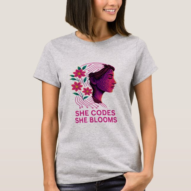 Camiseta Ela Codifica Ela Floresce (Frente)