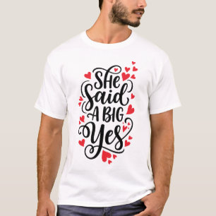 Camiseta Ela Disse um Grande Sim Ousada Anúncio de Noivado