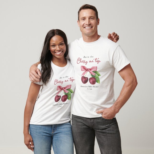Camiseta Ela é a cereja no topo do chá de bebê  (Unissex)