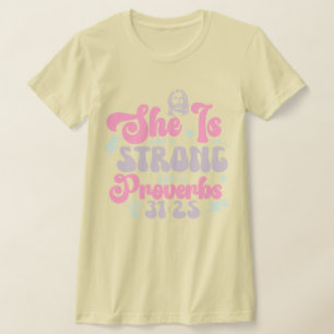 Camiseta Ela É Forte Com O Senhor