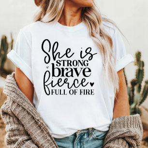 Camiseta Ela É Forte E Corajosa Cheio De Fogo