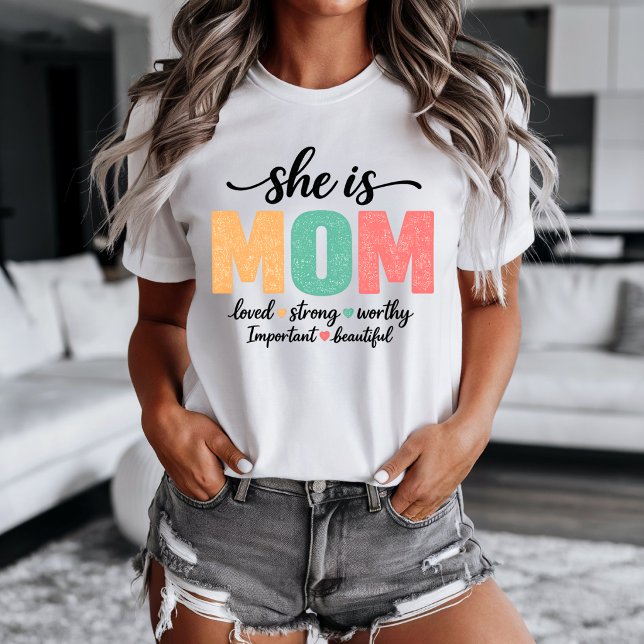 Camiseta Ela É Mãe (She is Mom t-shirt)