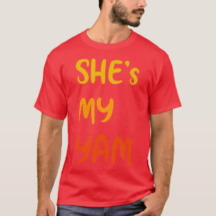 Camiseta Ela É Minha Casal Engraçada Dizendo Seu Graças