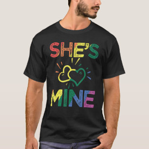 Camiseta Ela É Minha LGBT Gay Lésbica Amante Orgulho Arco-Í