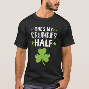 Camiseta Ela É Minha Meia Dia de São Patrício Bêbada