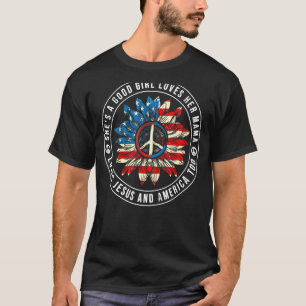 Camiseta Ela é uma boa garota que ama sua mãe ama Jesus e u