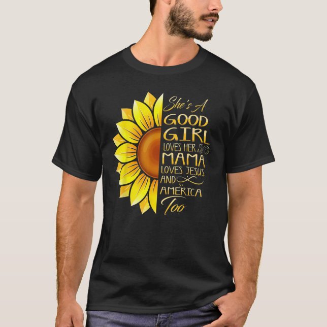 Camiseta Ela é uma boa garota que ama sua mãe Jesus e Améri (Frente)