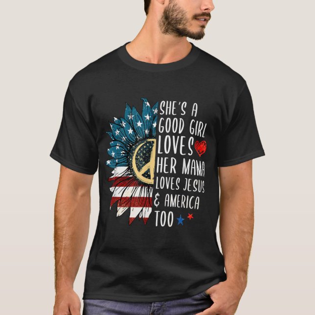 Camiseta Ela é uma boa garota que ama sua mãe Jesus e Améri (Frente)