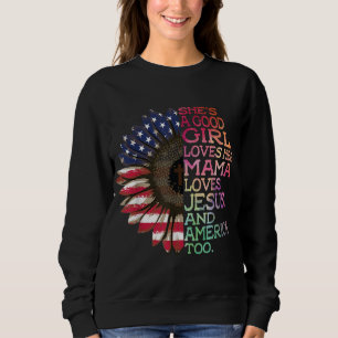 Camiseta Ela é uma boa garota que ama sua mãe Jesus e Améri