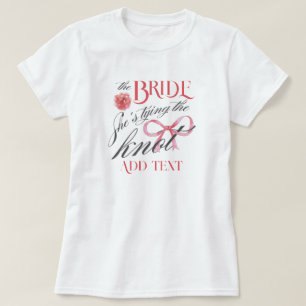 Camiseta Ela Está Amarrando o Nó Coquette Despedida de Solt
