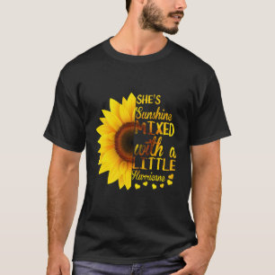 Camiseta Ela Está Com O Sol Misturada Com Um Pequeno Furacã