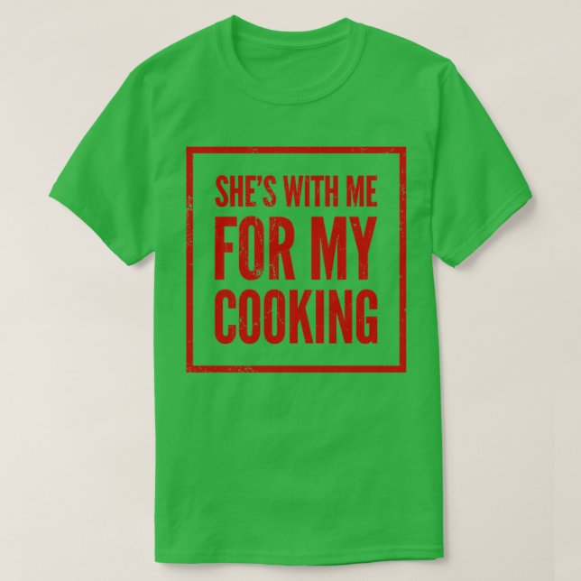 Camiseta Ela Está Comigo Para O Meu Cozinhar Engraçado Chef (Frente do Design)
