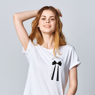 Camiseta Ela está dando o nó laço preto despedida de soltei