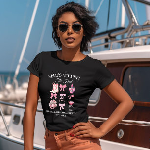 Camiseta Ela está dando o nó laço rosa Despedida de solteir