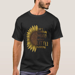 Camiseta Ela Está Misturando Furacão