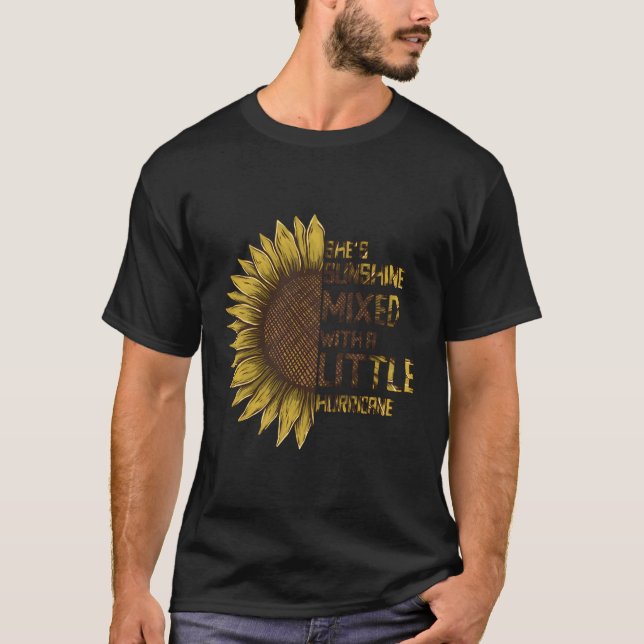 Camiseta Ela Está Misturando Furacão (Frente)