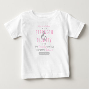 Camiseta ela está vestida com força e dignidade provérbios