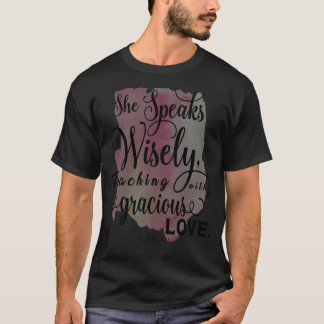 Camiseta Ela Fala Sabidamente Ensinando Com Graciosa Mulher