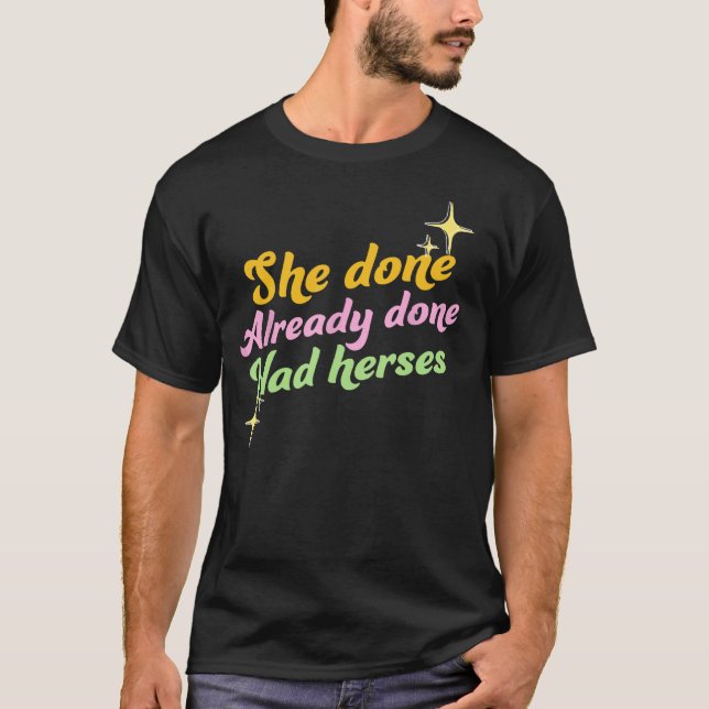 Camiseta Ela Já Fez Hersas, Arrastar Raça, Arrastar (Frente)