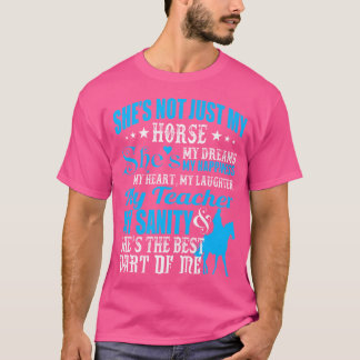 Camiseta Ela Não É Apenas Meu Cavalo, Ela Sonha Com Hipismo