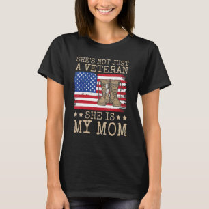 Camiseta Ela não é apenas uma veterana. Ela é minha mãe fel