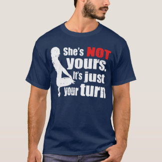 Camiseta Ela não é sua, é apenas sua família retrô