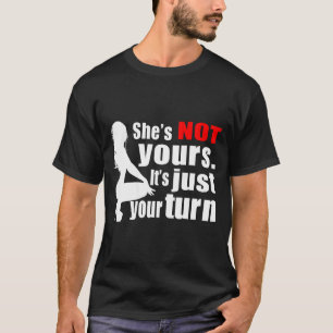 Camiseta Ela Não É Sua É Só Sua Vez Y Garota Quente (no