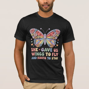 Camiseta Ela Nos Deu Asas Para Voar E Raízes Para Ficar Man