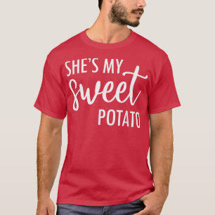 Camiseta Ela Passa Minha Batata Doce Eu Pego Casal De Ação