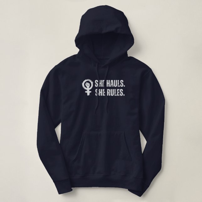 Camiseta Ela Puxa, Ela Comanda a Pesca (Frente do Design)