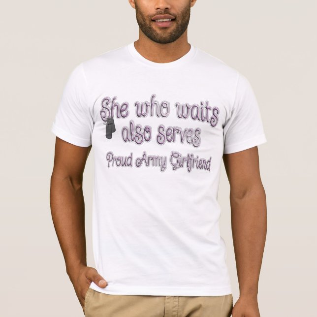 Camiseta ela que espera o namorada do exército (Frente)