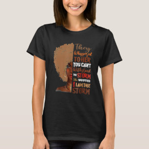 Camiseta Ela Sussurrou de Volta Eu Sou a Tempestade Black H