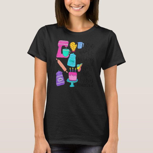 Camiseta Ela Trabalha Com Discernimento Com As Mãos, As Mul (Frente)