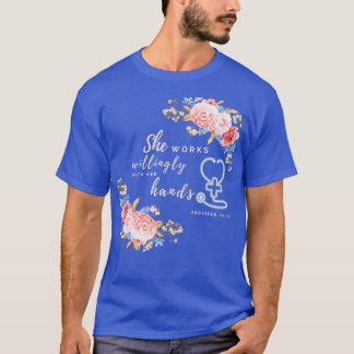 Camiseta Ela trabalha voluntariamente com as mãos Proverbs