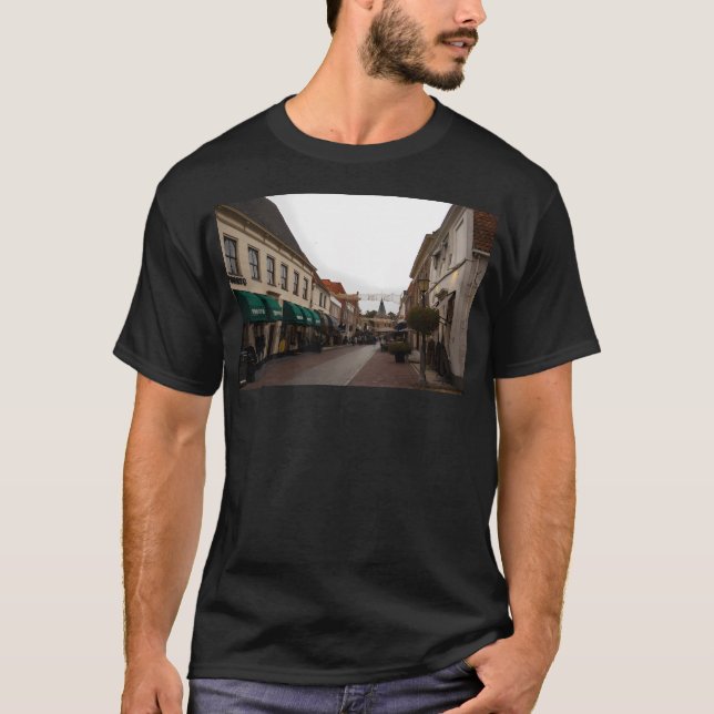 Camiseta Elburg Comprando Rua Holanda. (Frente)