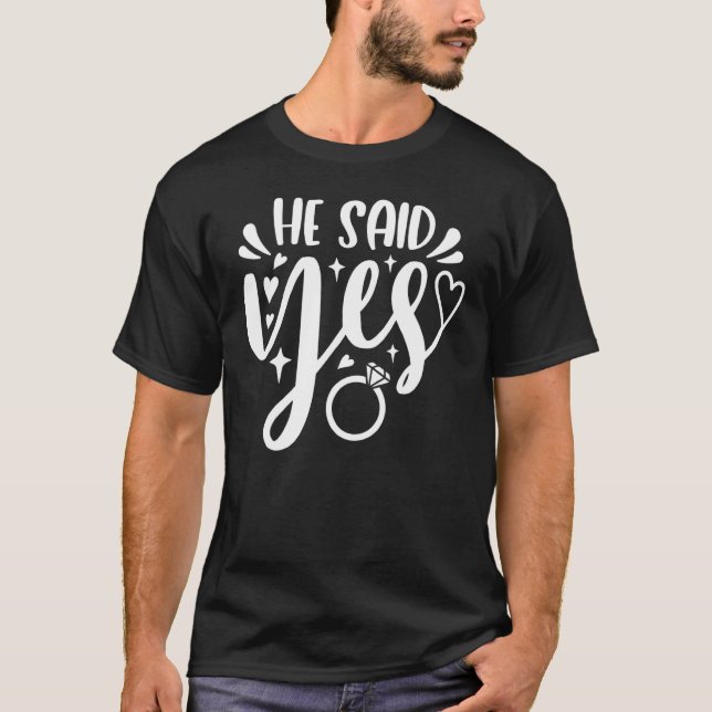 Camiseta Ele Disse Sim Que Noivado Bachelorette Corresponde (Frente)