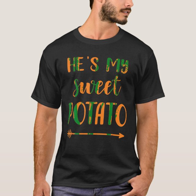 Camiseta Ele é a minha batata doce para o Casal. (Frente)