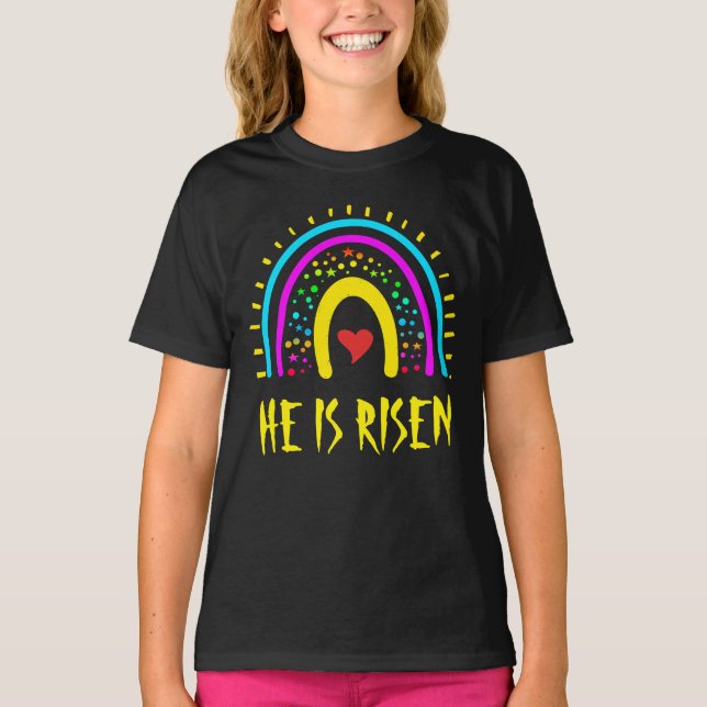 Camiseta Ele É Risen Páscoa Colorida Arco-Íris (Frente)